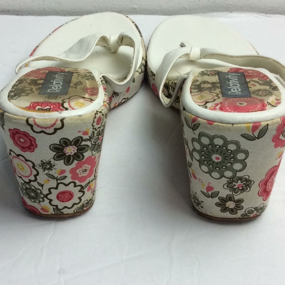 Relatively Ladies Floral 3” Sandals Sz 7/8 - Picture 4 of 7